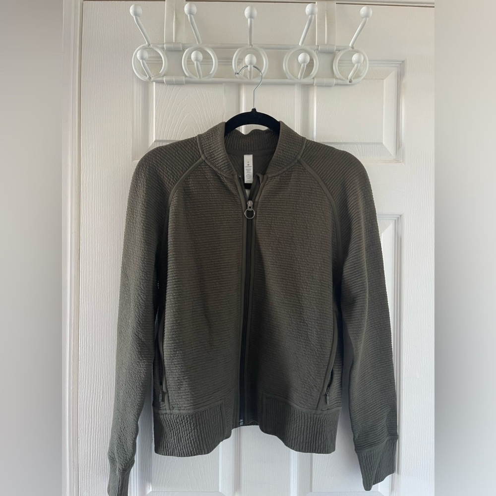 lululemon On Repeat Bomber